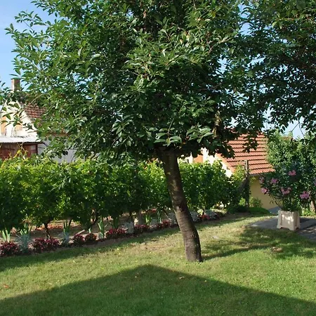Panorama Apartmanhaz Apartment Sarvar
